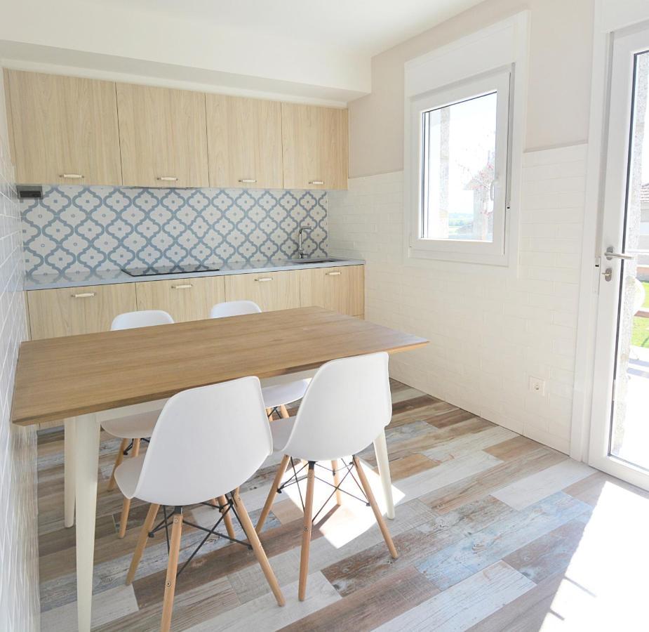 Galihost - Apartamentos Mamuela Ribadumia Esterno foto
